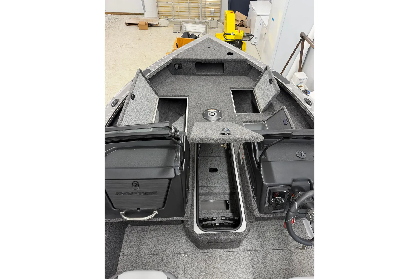 Crestliner 1850 Raptor WT, фотография 7